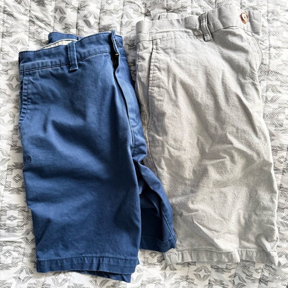 Men’s size 30 American Eagle and Old Navy Shorts
